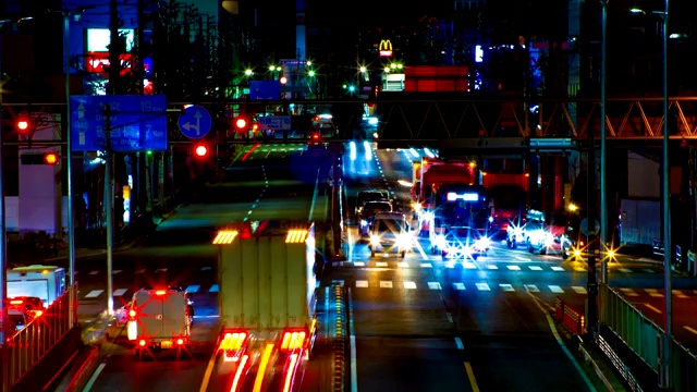 日本东京奈日市八原路口附近的市中心街道视频素材