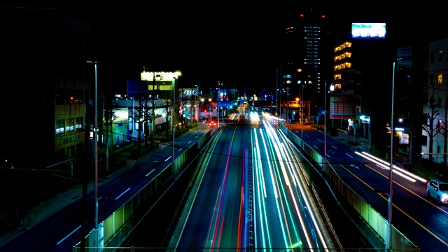 日本东京奈日市八原路口附近的市中心街道视频素材