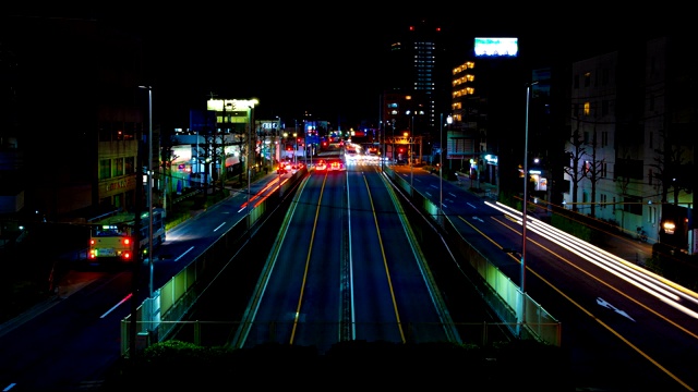 日本东京奈日市八原路口附近的市中心街道视频素材