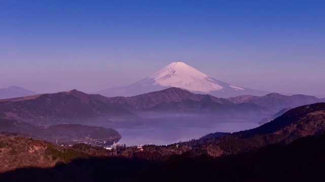 《黎明中的富士山》视频素材