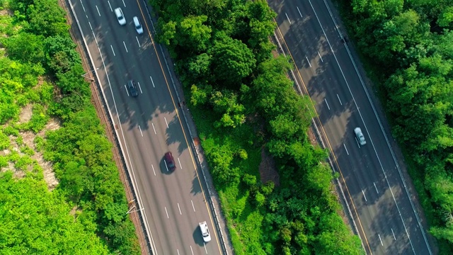 从空中俯瞰新泽西州特拉华水口附近的哥伦布高速公路。视频素材