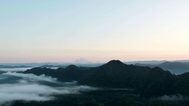 高原自然景观的泰国冬日绿树山视频素材