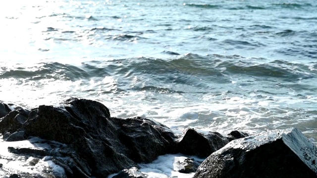 海浪在海边。视频素材