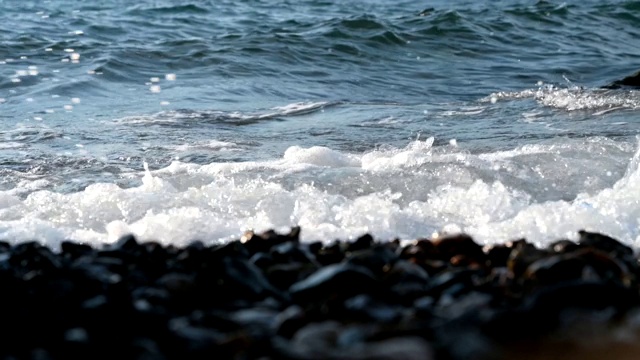 海浪在海边。视频素材