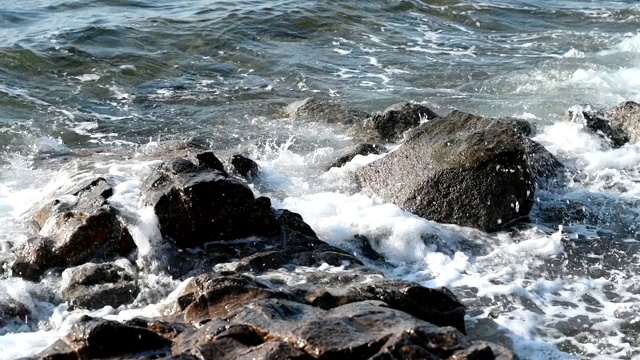 海浪在海边。视频素材