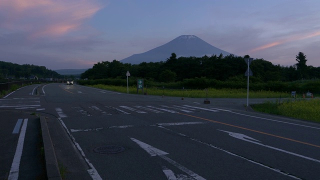 《走向黄昏的富士山》视频素材