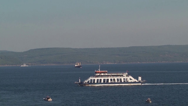 卡纳卡莱海峡，海岸线和卡纳卡莱的船只的一般观点。
Canakkale /土耳其10/12/2013视频素材