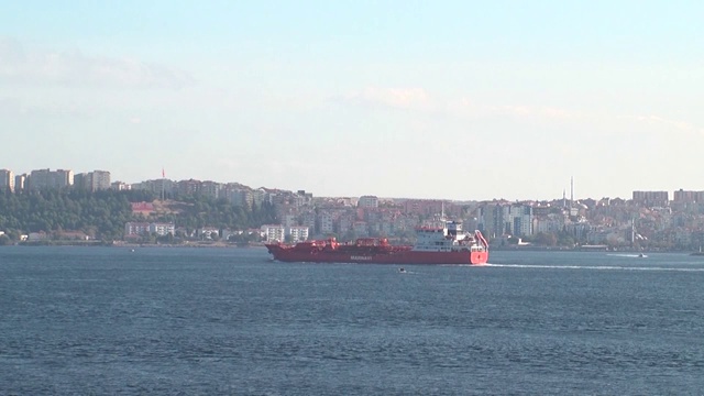 卡纳卡莱海峡，海岸线和卡纳卡莱的船只的一般观点。
Canakkale /土耳其10/12/2013视频素材