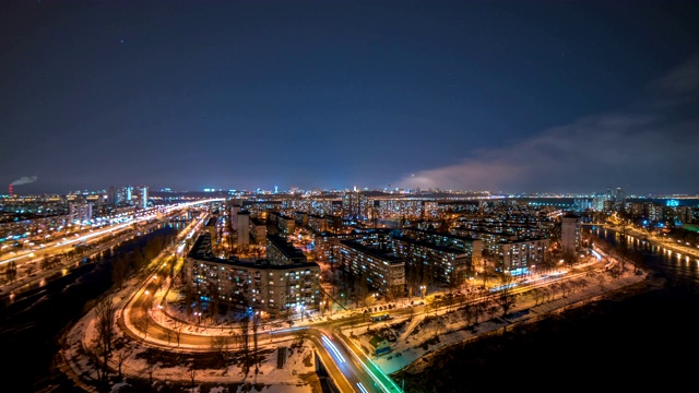 夜晚城市上空的闪电。时间流逝视频素材