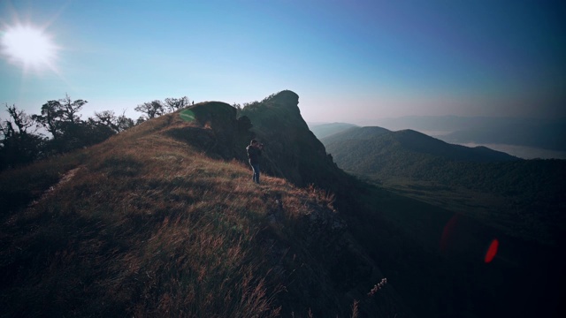 早上在我钟山的旅行者视频素材