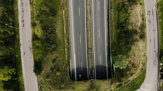 绿色乡村和高速公路的航拍视频素材