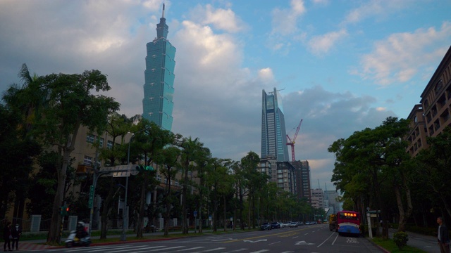 日落黄昏台北市市中心著名建筑全景4k台湾视频素材