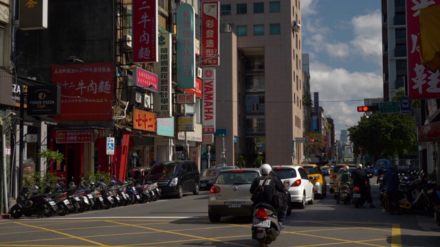 晴天台北市交通街道全景4k台湾视频素材