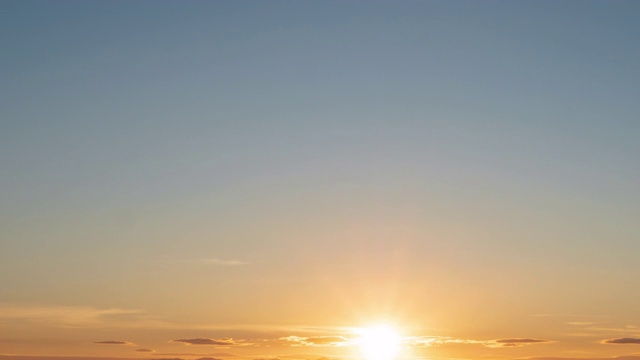 背景时间流逝太阳从地平线升起视频素材