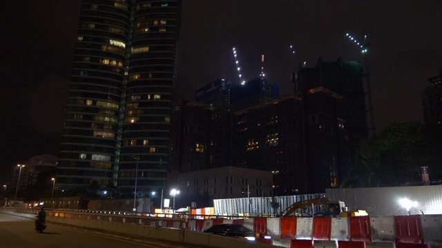 夜间照明吉隆坡市中心建设交通街道全景4k马来西亚视频素材