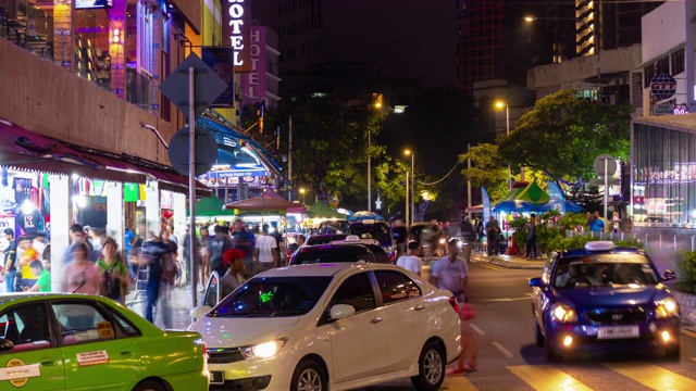 夜晚时间照亮吉隆坡城市交通街道全景，4k时间间隔马来西亚视频素材