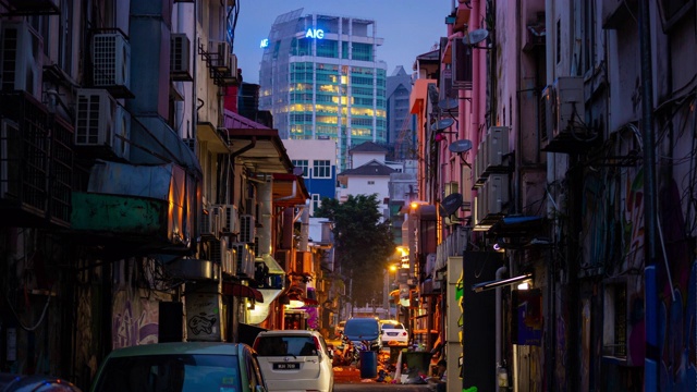 夜晚时间照亮吉隆坡城市交通街道全景，4k时间间隔马来西亚视频素材