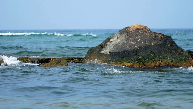 海岸上的波浪视频素材