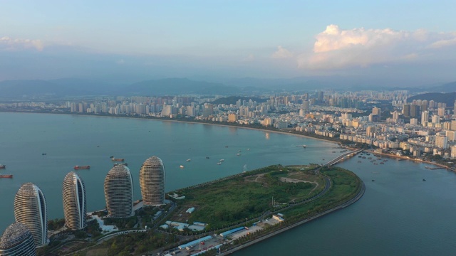 日落三亚市著名酒店度假岛湾航拍4k海南中国视频素材