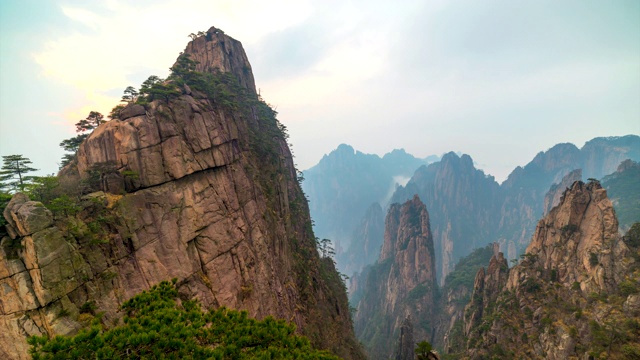 4K时间流逝日落风景黄山国家公园，雾景，(黄山)安徽，中国视频素材