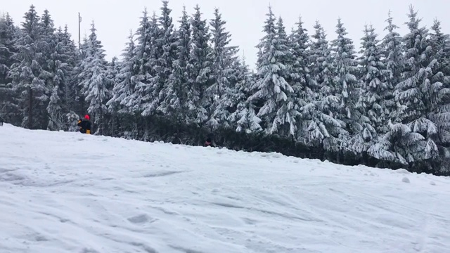 非常旅游的滑雪斜坡Winterberg, Hochsauerlandkreis，德国，受欢迎的冬季运动和度假地点视频素材