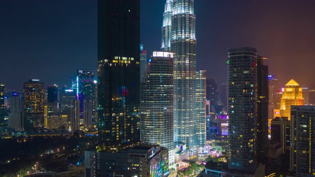 夜间照明吉隆坡市中心空中全景，4k时间间隔马来西亚视频素材