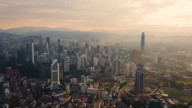 鸟瞰图的日出城市，吉隆坡，马来西亚视频素材