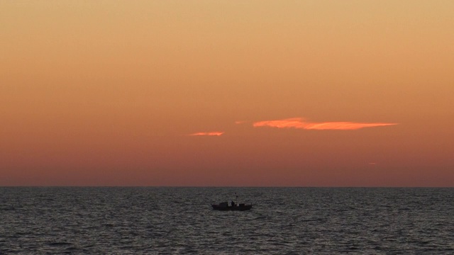 日落时分的达达尼尔海峡/恰纳卡莱。
Canakkale /土耳其09/22/2013视频素材