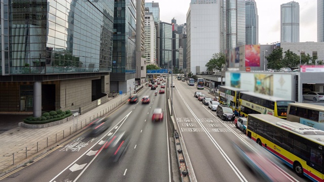 香港中环商业中心区的车辆和行人交通场景视频素材