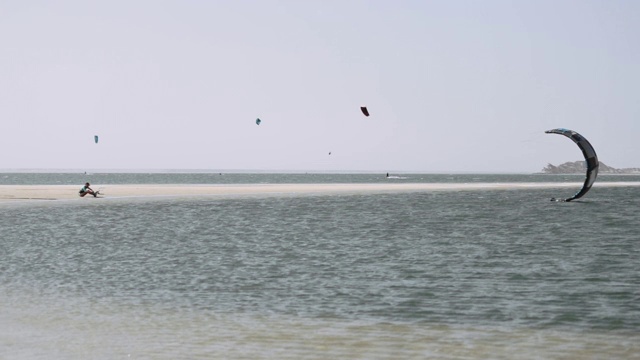 风筝，冲浪者风筝和海洋全景视频素材