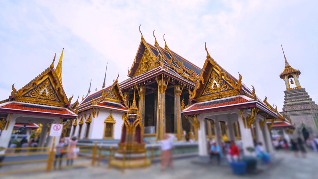 4k Time lapse曼谷地标Wat Phra Kaeo或翡翠佛寺在曼谷市，泰国-股票视频…视频素材