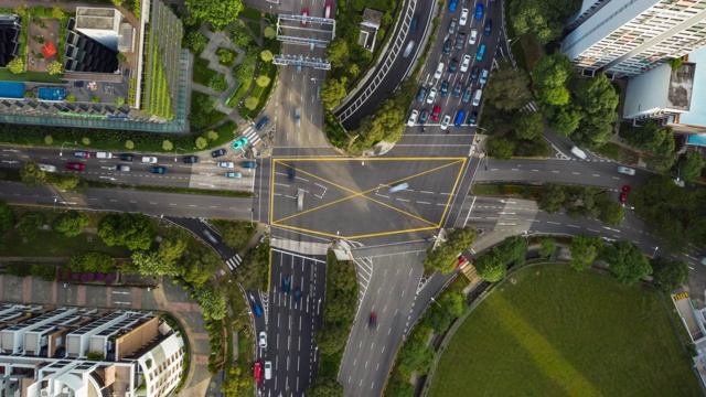 晴天新加坡城市交通街道十字路口空中俯视图4k时间推移视频素材