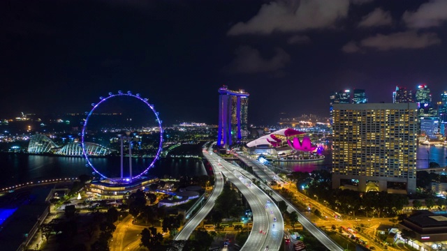 夜间照明新加坡城市风景交通道路飞行空中全景4k时间间隔视频素材