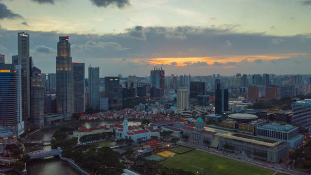 日落时间新加坡市中心国家美术馆航拍全景，4k时间间隔视频素材