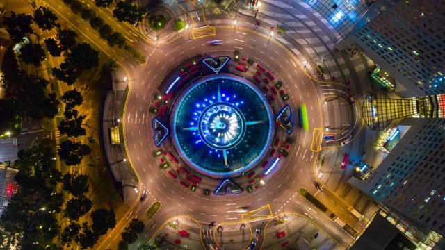 夜晚照亮新加坡城市交通圈空中全景，4k时间间隔视频素材