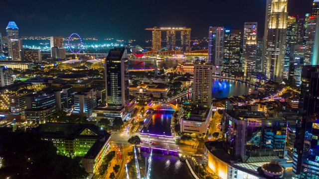 夜间照明新加坡城市景观，河岸航拍全景，4k时间间隔视频素材