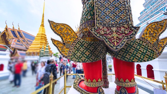 4k Time lapse曼谷地标Wat Phra Kaeo或翡翠佛寺在曼谷市，泰国-股票视频…视频素材