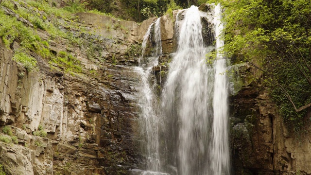 山区河流。山间瀑布视频素材