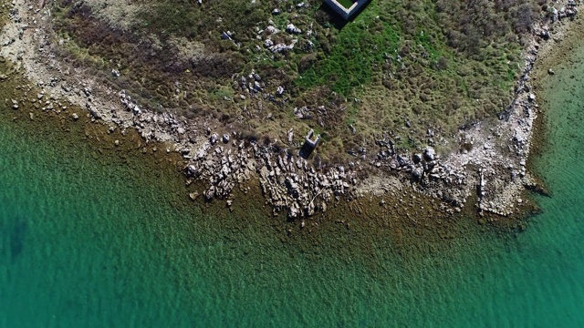 地中海小岛上的废弃房屋视频素材