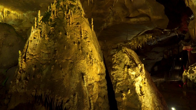 格鲁吉亚的普罗米修斯洞。视频素材