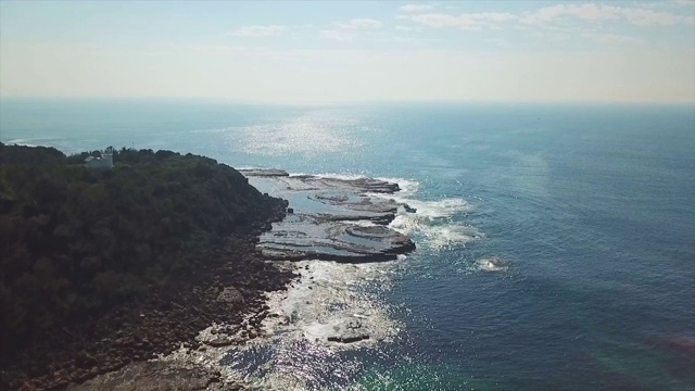 海岸线和灯塔视频素材