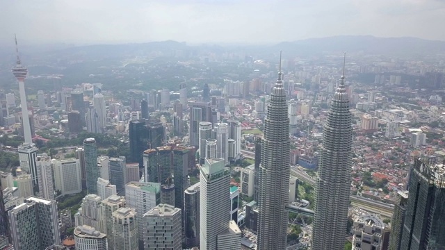 KLCC Petronas Towers和城市景观的4K全景拍摄视频素材