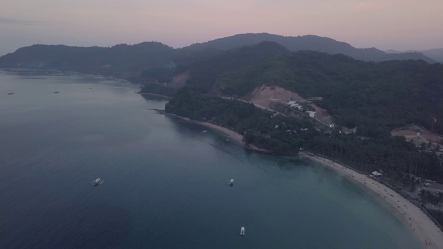 日落时分，从El Nido Palawan海的无人机上观看风景视频素材