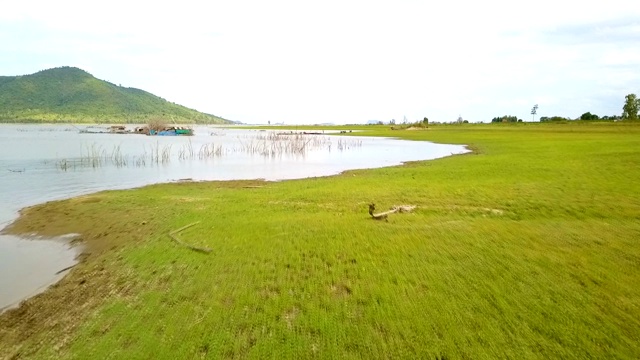 泰国的夏季湖与山视频素材