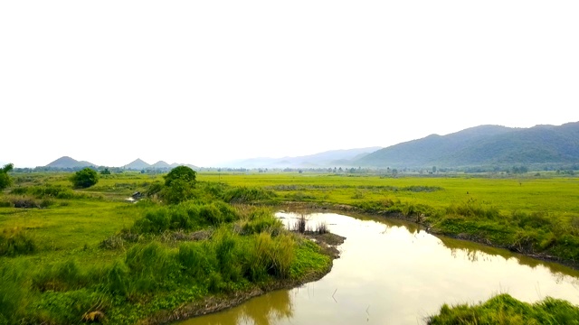 泰国的夏季湖与山视频素材