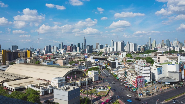 时间流逝:鸟瞰图曼谷火车站和现代建筑在曼谷城市景观，泰国视频素材