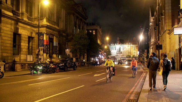 伦敦金斯兰路的夜景视频素材