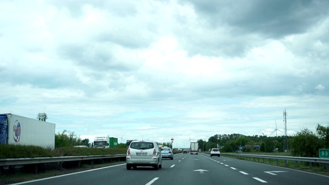 高速公路上的田园风光视频素材