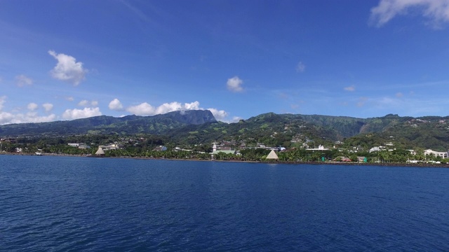 从海上看到的一个岛屿视频素材