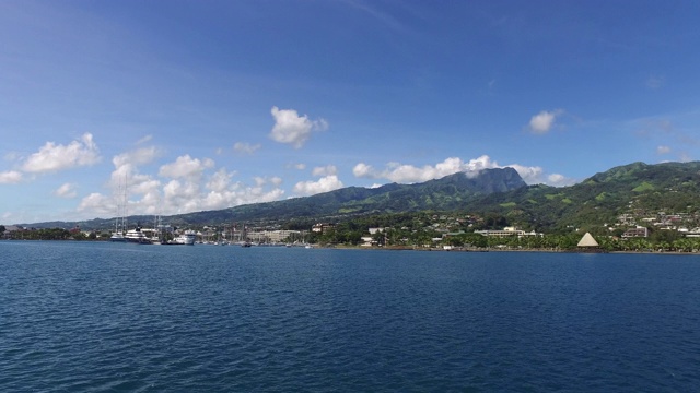 从海上看到的一个岛屿视频素材